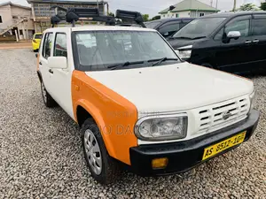 Nissan Rasheen 2000 White