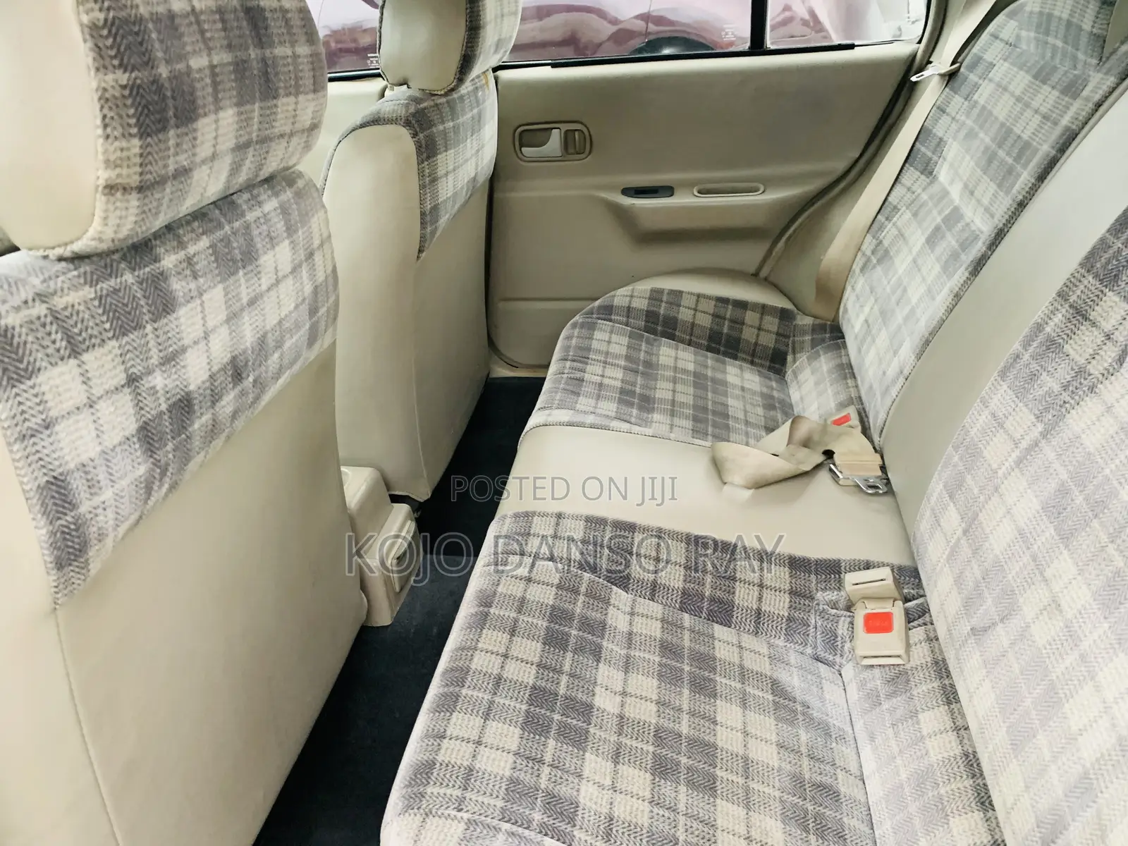 Nissan Rasheen 2000 White
