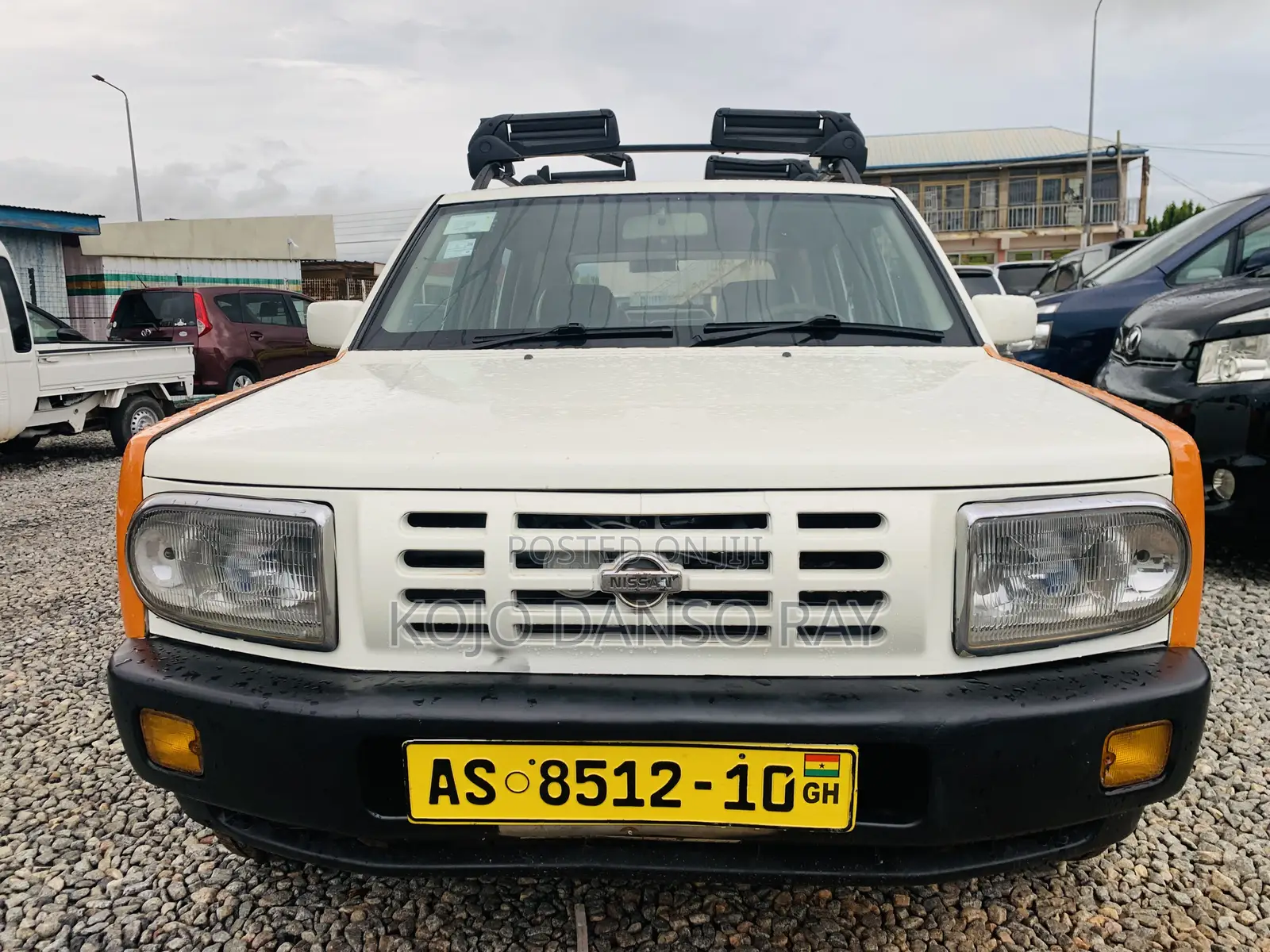 Nissan Rasheen 2000 White
