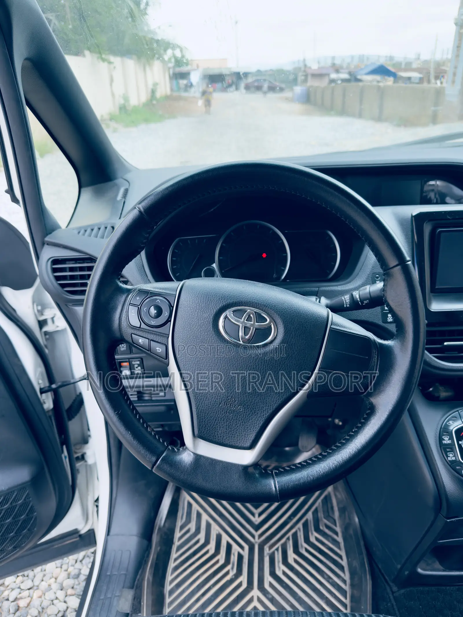Toyota Voxy SV Premium 2014 White