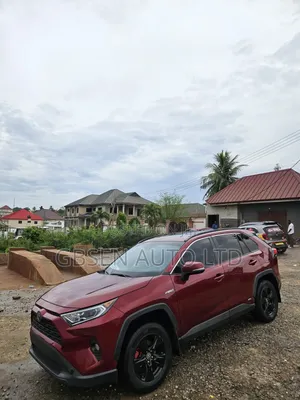 Toyota RAV4 XLE 2022 Red