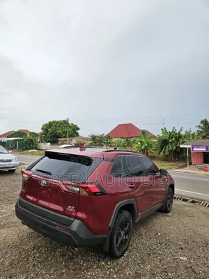 Toyota RAV4 XLE 2022 Red