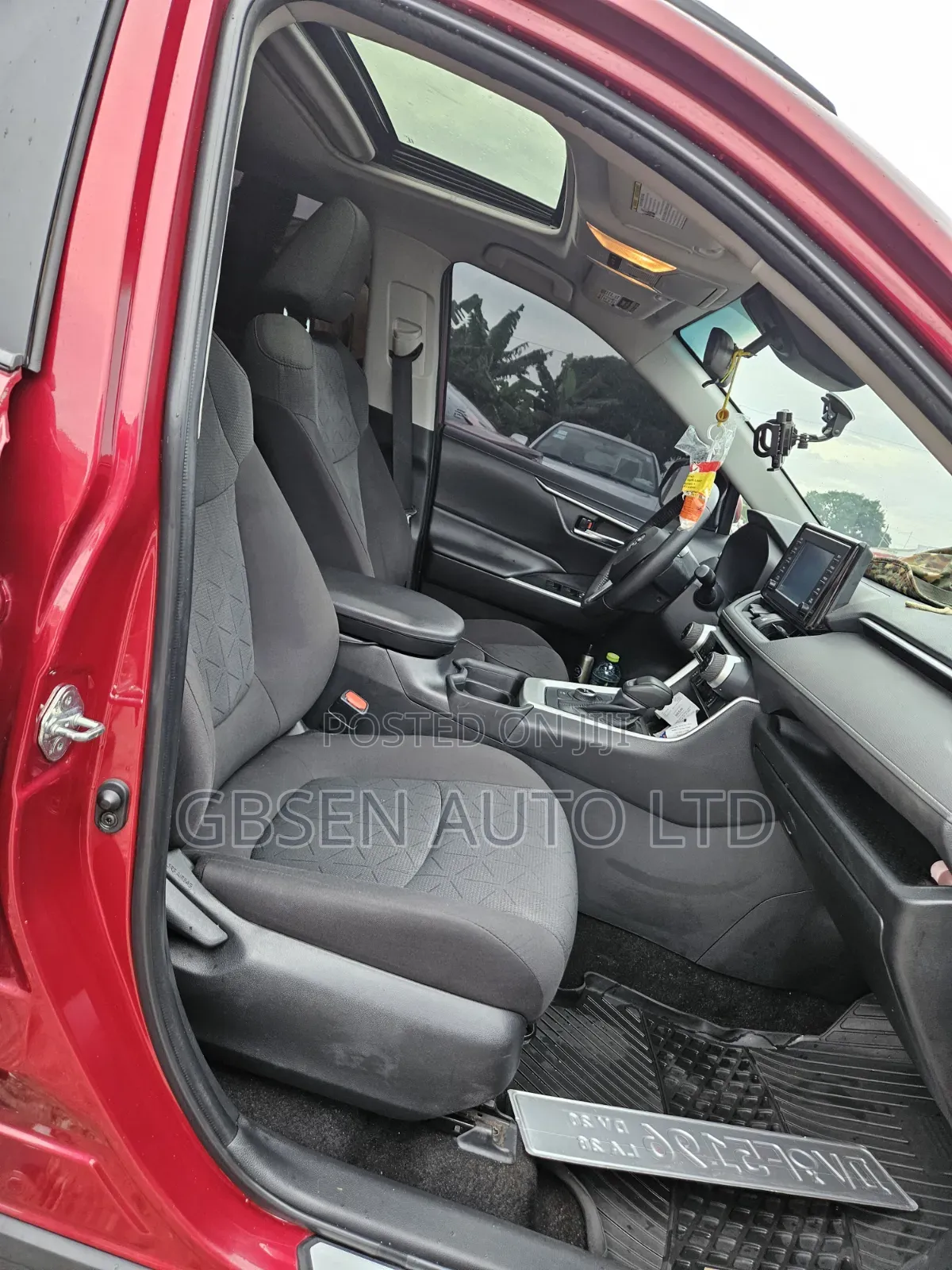 Toyota RAV4 XLE 2022 Red