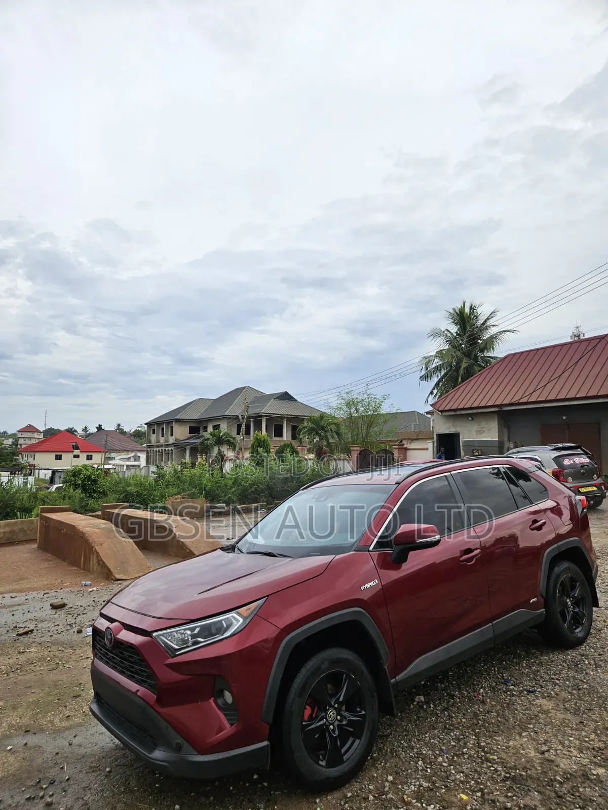 Toyota RAV4 XLE 2022 Red