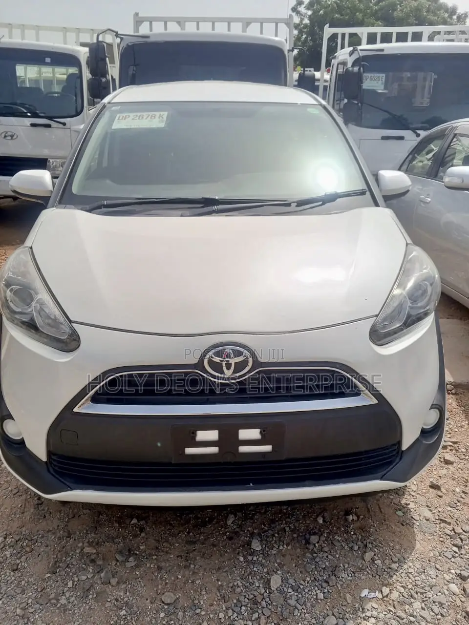 Toyota Sienta 1.5 FWD (6-seater) 2016 White