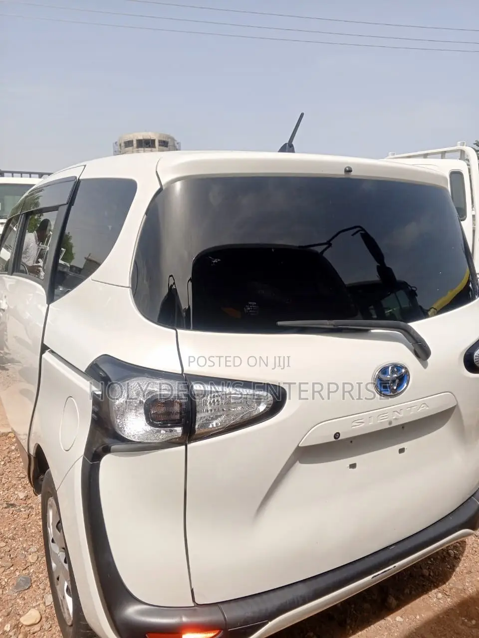 Toyota Sienta 1.5 FWD (6-seater) 2016 White