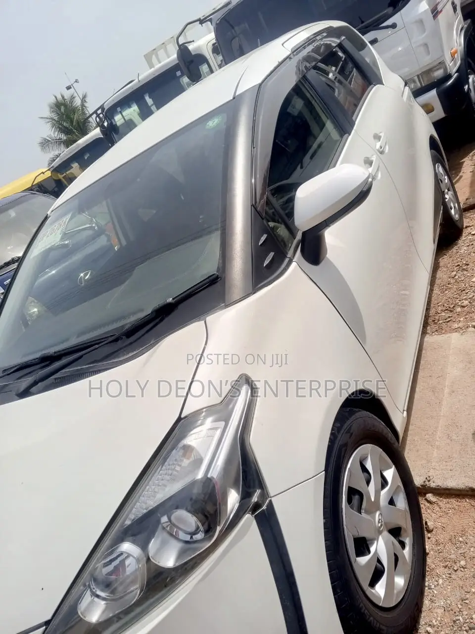 Toyota Sienta 1.5 FWD (6-seater) 2016 White