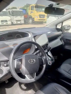 Toyota Sienta 1.5 FWD (6-seater) 2016 White