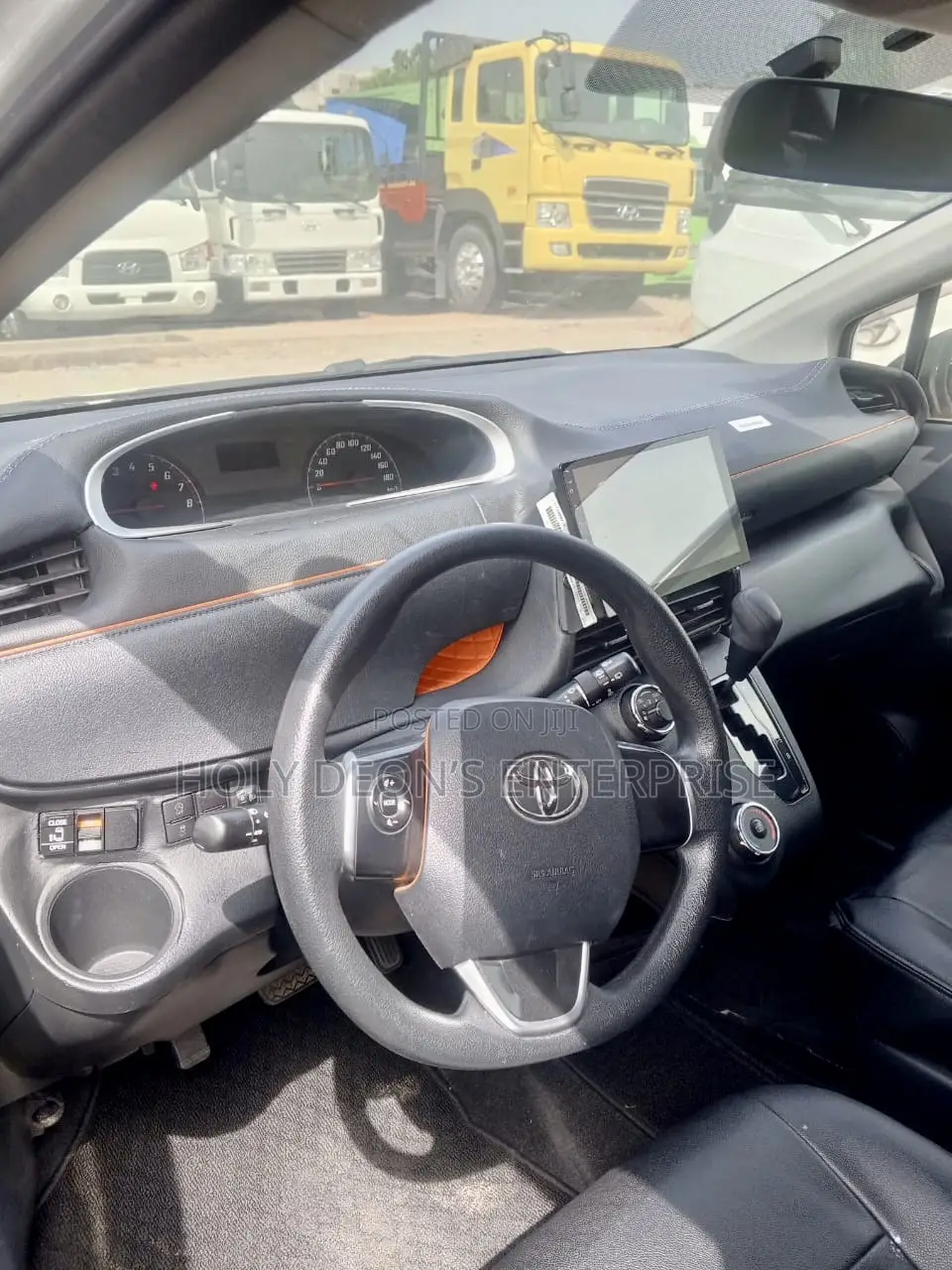 Toyota Sienta 1.5 FWD (6-seater) 2016 White