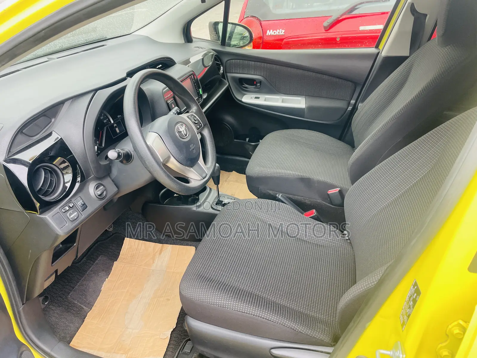 Toyota Vitz 1.3 FWD 3dr 2015 Yellow