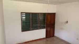 2bdrm House in West Hills Mall Area for rent