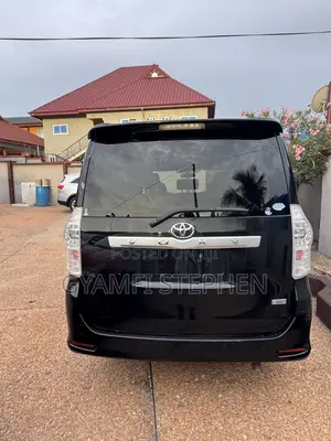 Toyota Voxy 2010 Black