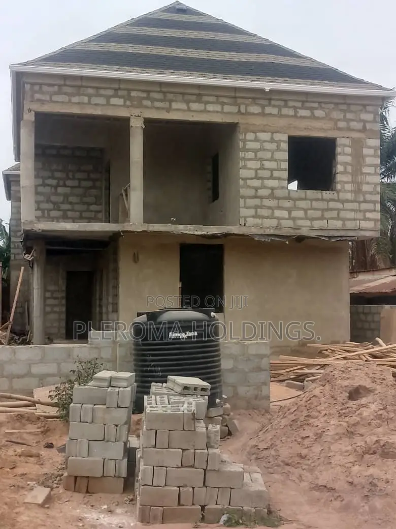 6bdrm Duplex in Ofankor for sale