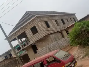 6bdrm Duplex in Ofankor for sale