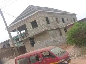 6bdrm Duplex in Ofankor for sale