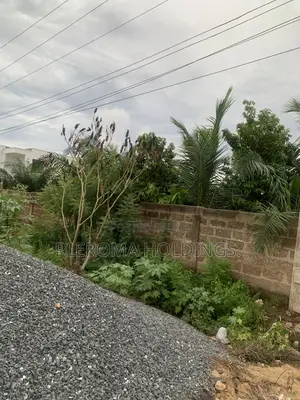 6bdrm Duplex in Ofankor for sale