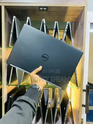 Laptop Dell Latitude 15 E5570 8GB Intel Core i5 HDD+SSD 250GB