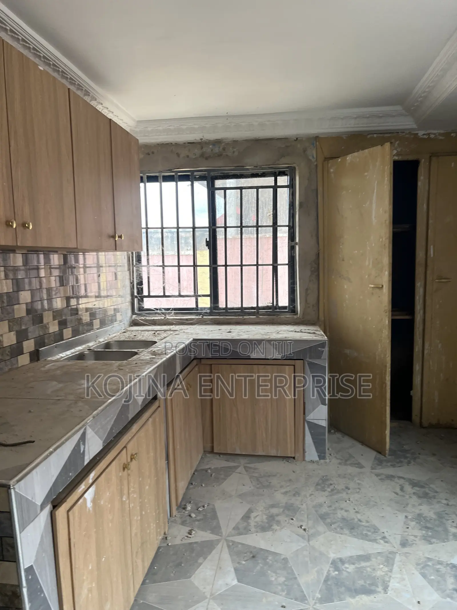 5bdrm House in Abrepo, Kumasi Metropolitan for sale
