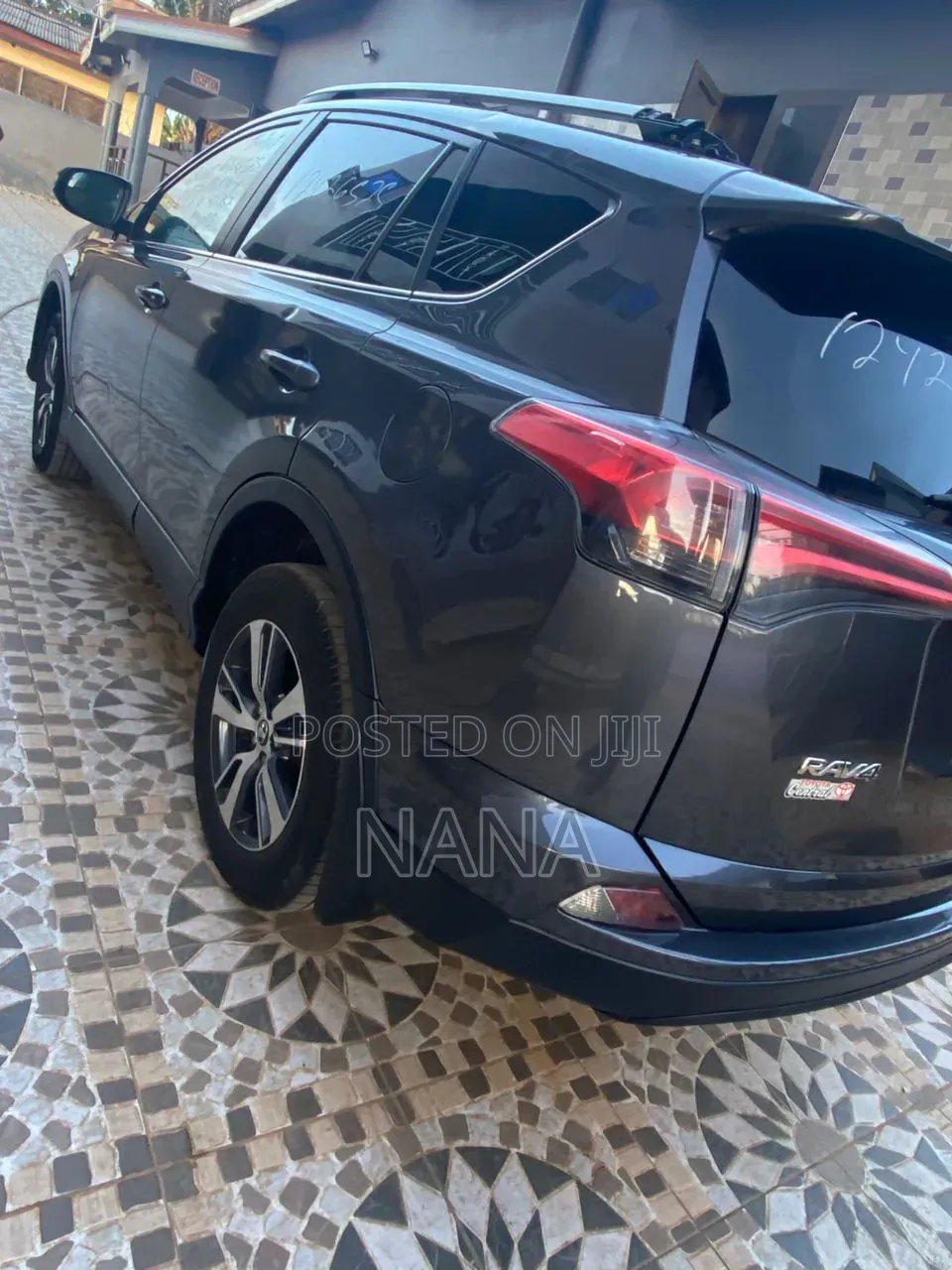 Toyota RAV4 LE 4dr SUV AWD (2.5L 4cyl 6A) 2018 Gray