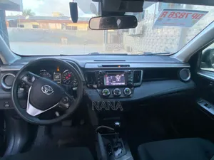 Toyota RAV4 LE 4dr SUV AWD (2.5L 4cyl 6A) 2018 Gray