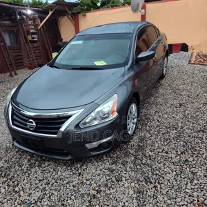 Nissan Altima 2.5 S 4dr Sedan (2.5L 4cyl CVT) 2014 Gray