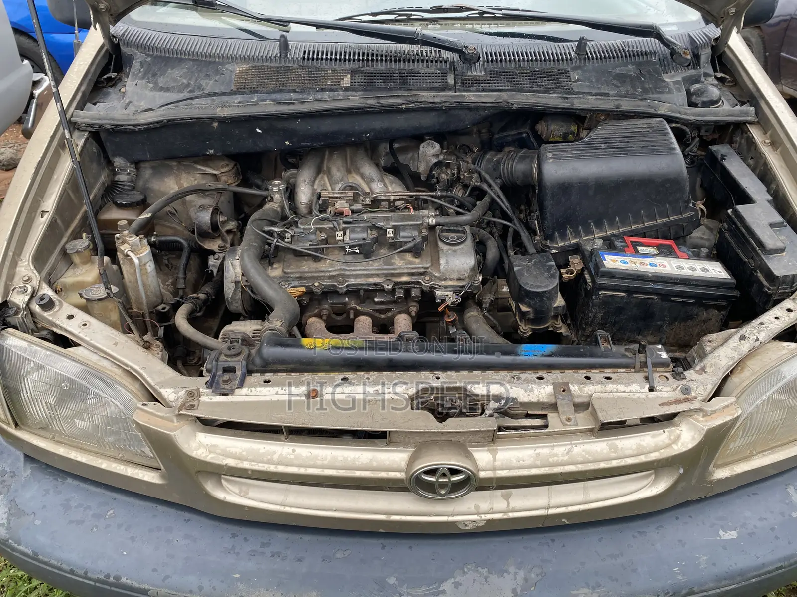 Toyota Sienna 2000 Gold