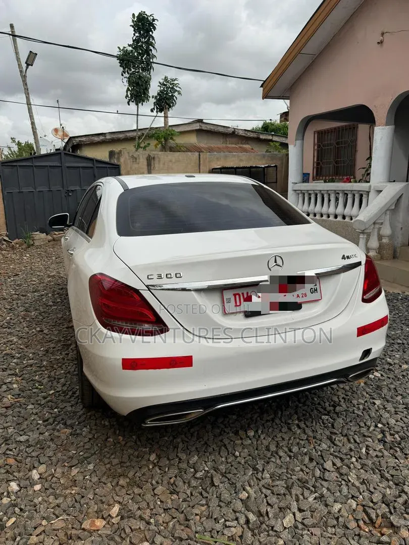 Mercedes-Benz C300 Base AWD 4Matic Sedan (2.0L 4cyl 7A) 2015 White