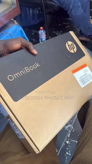 Laptop HP OmniBook 5 Flip 16GB Intel Core 7 SSD 512GB