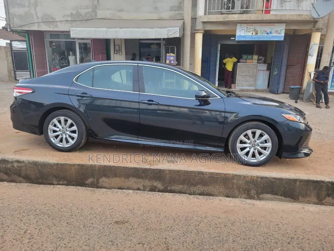 Toyota Camry XLE FWD 2020 Green