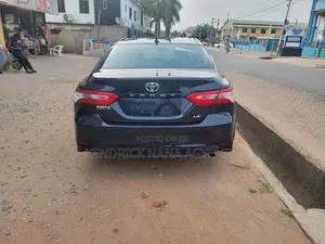 Toyota Camry XLE FWD 2020 Green