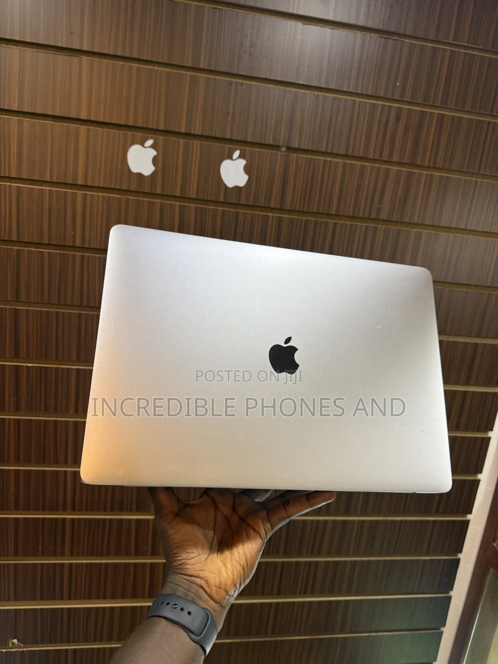 Laptop Apple MacBook 2020 8GB Intel Core i5 SSD 512GB