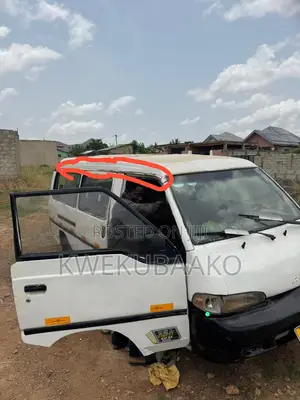 Hyundai H-100 2000 White