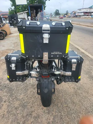 Honda CB 2022 Silver