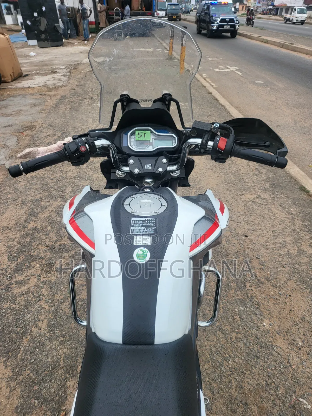 Honda CB 2022 Silver