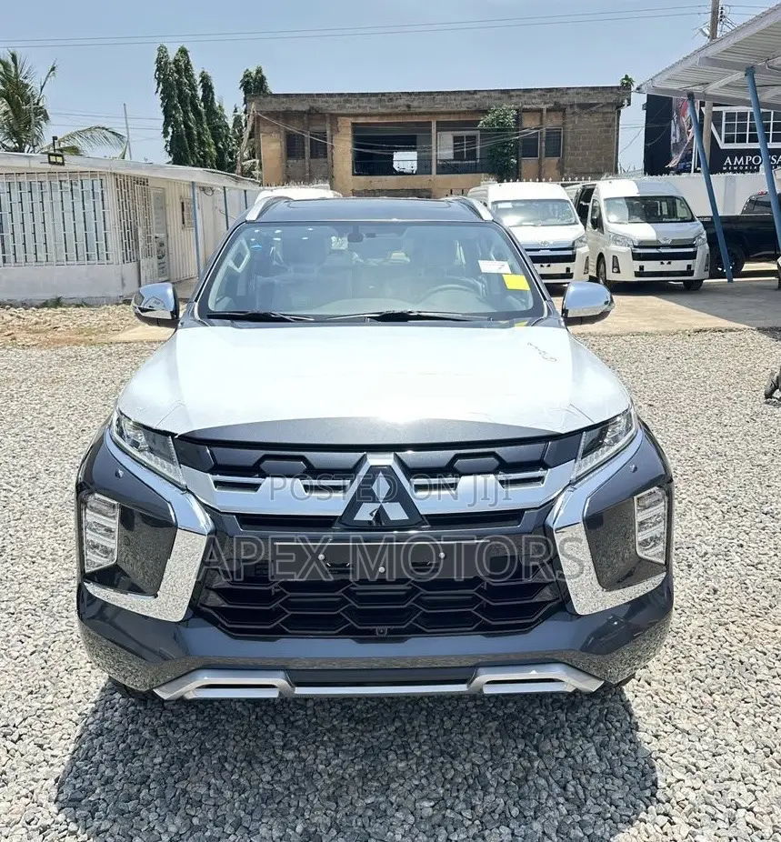 New Mitsubishi Pajero 2025 Gray