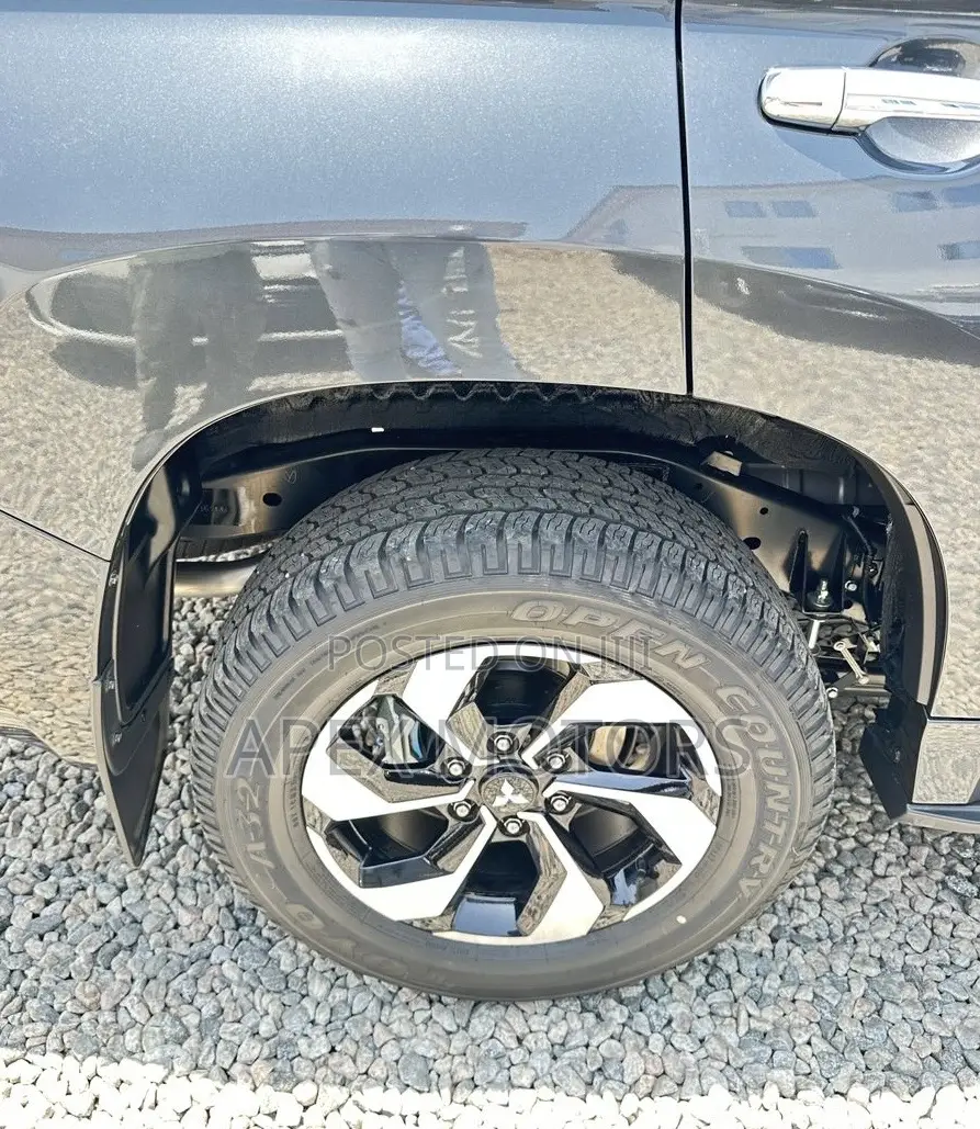 New Mitsubishi Pajero 2025 Gray