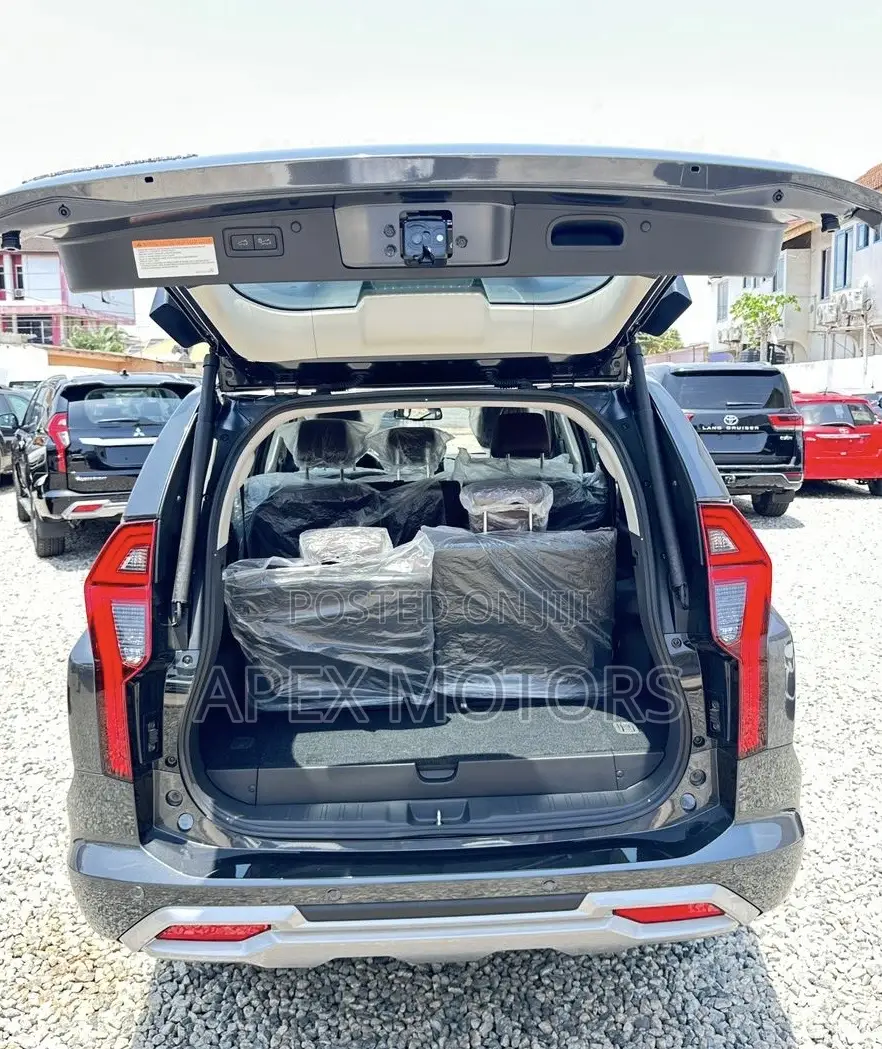 New Mitsubishi Pajero 2025 Gray