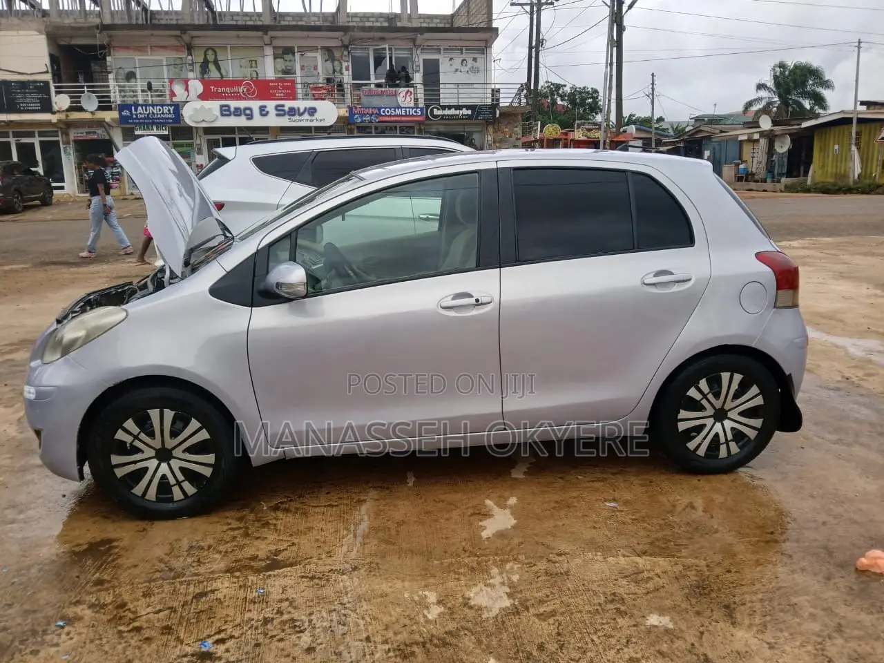 Toyota Vitz 2010 Silver