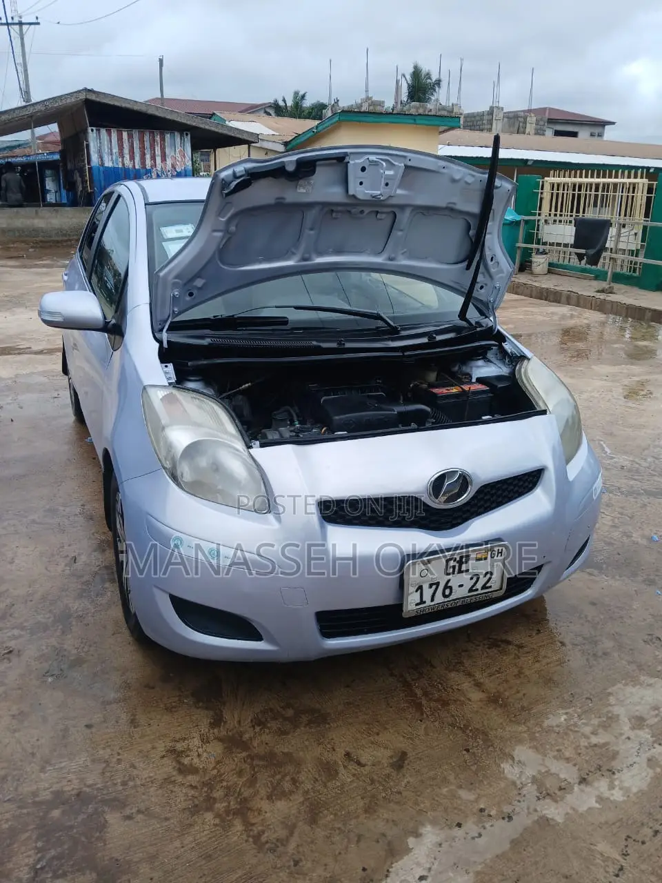 Toyota Vitz 2010 Silver