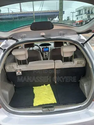 Toyota Vitz 2010 Silver