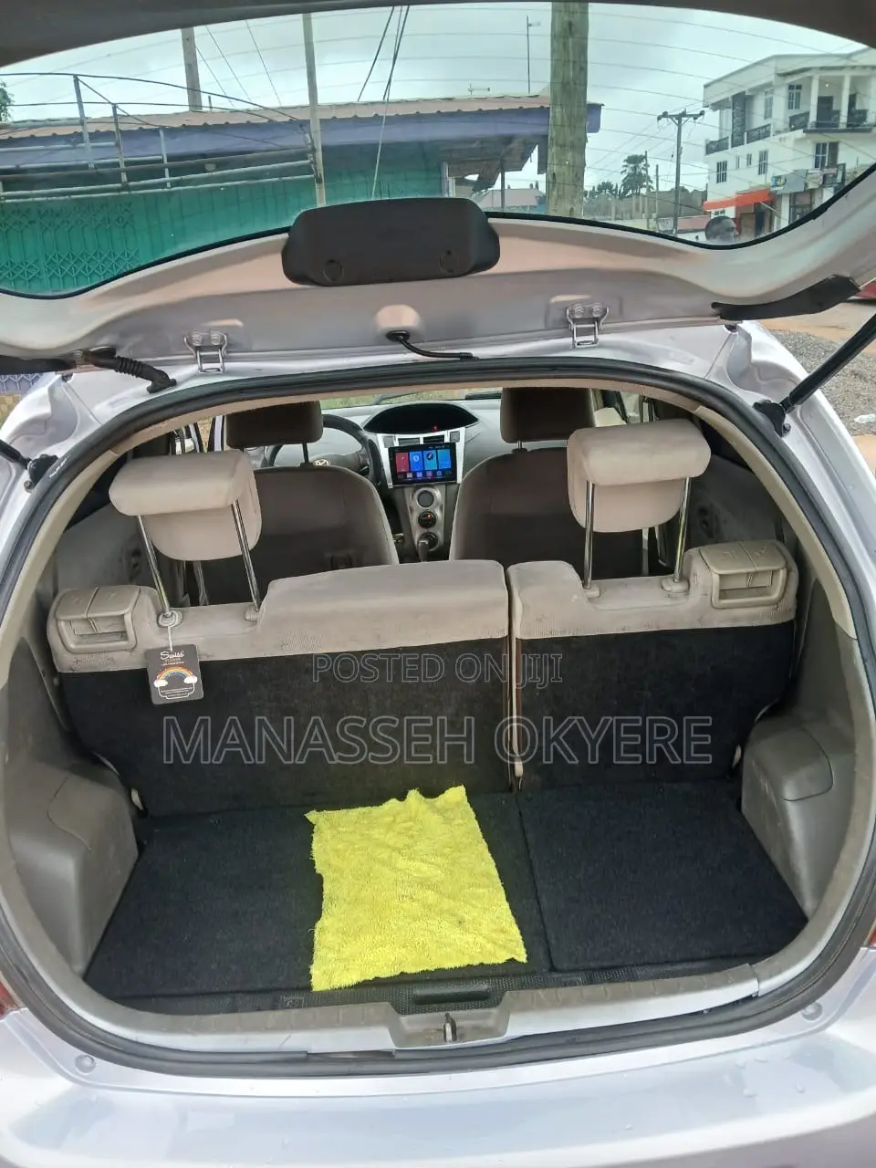 Toyota Vitz 2010 Silver