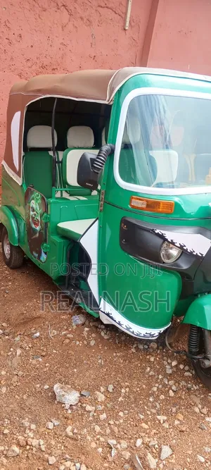 Bajaj RE 2025 Green