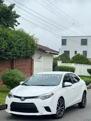Toyota Corolla LE 4dr Sedan (1.8L 4cyl CVT) 2016 White