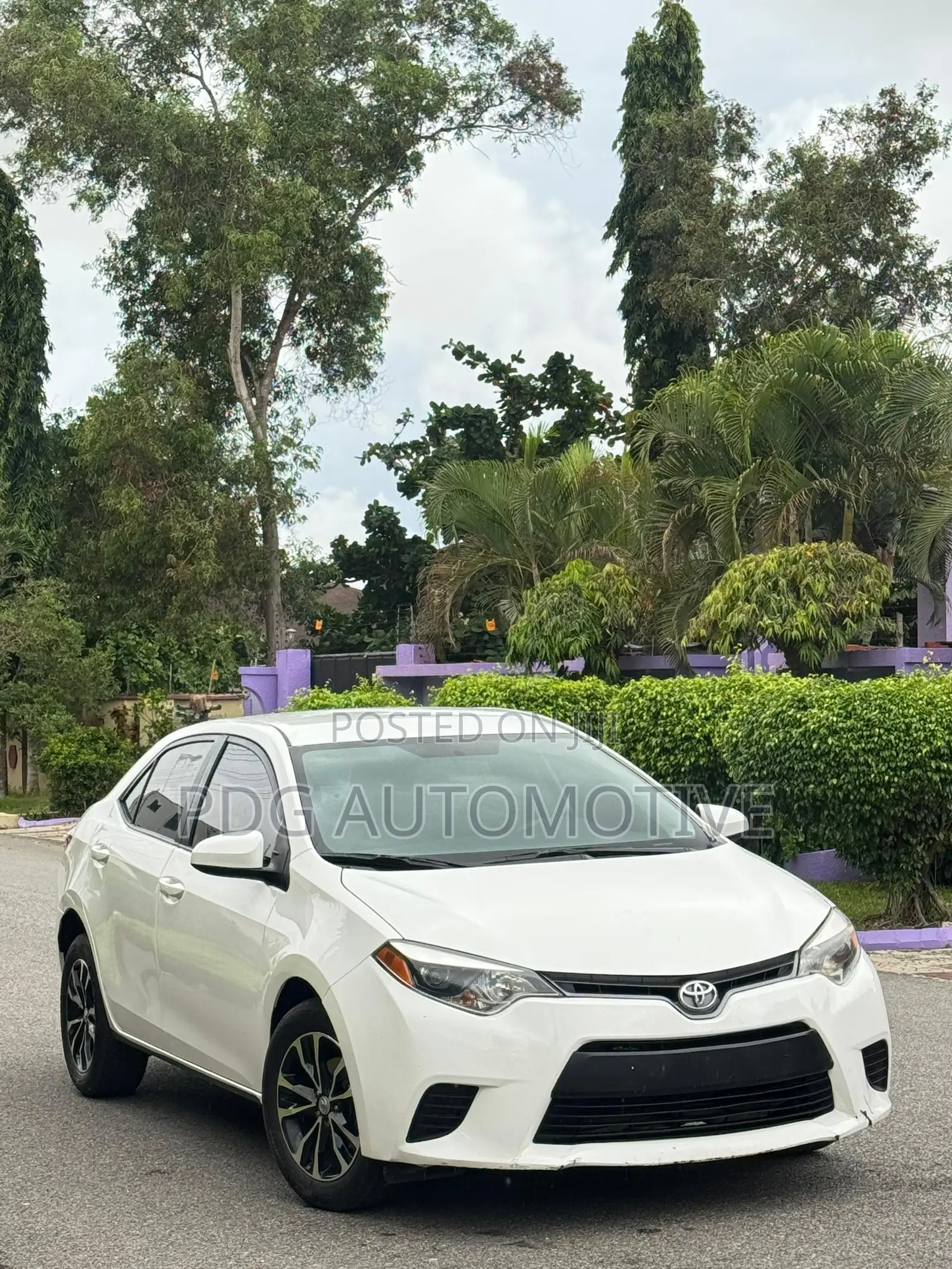 Toyota Corolla LE 4dr Sedan (1.8L 4cyl CVT) 2016 White