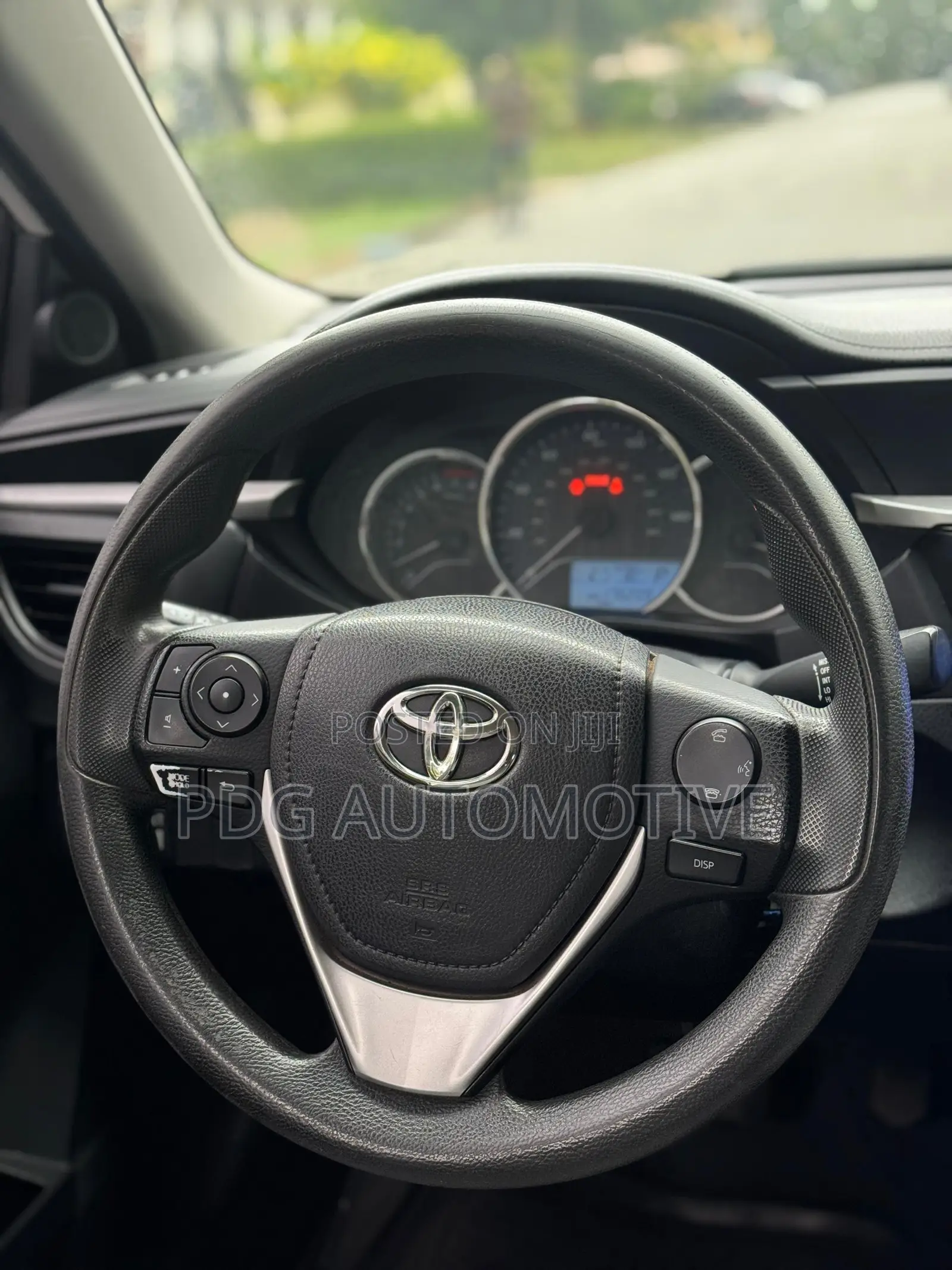 Toyota Corolla LE 4dr Sedan (1.8L 4cyl CVT) 2016 White