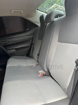 Toyota Corolla LE 4dr Sedan (1.8L 4cyl CVT) 2016 White