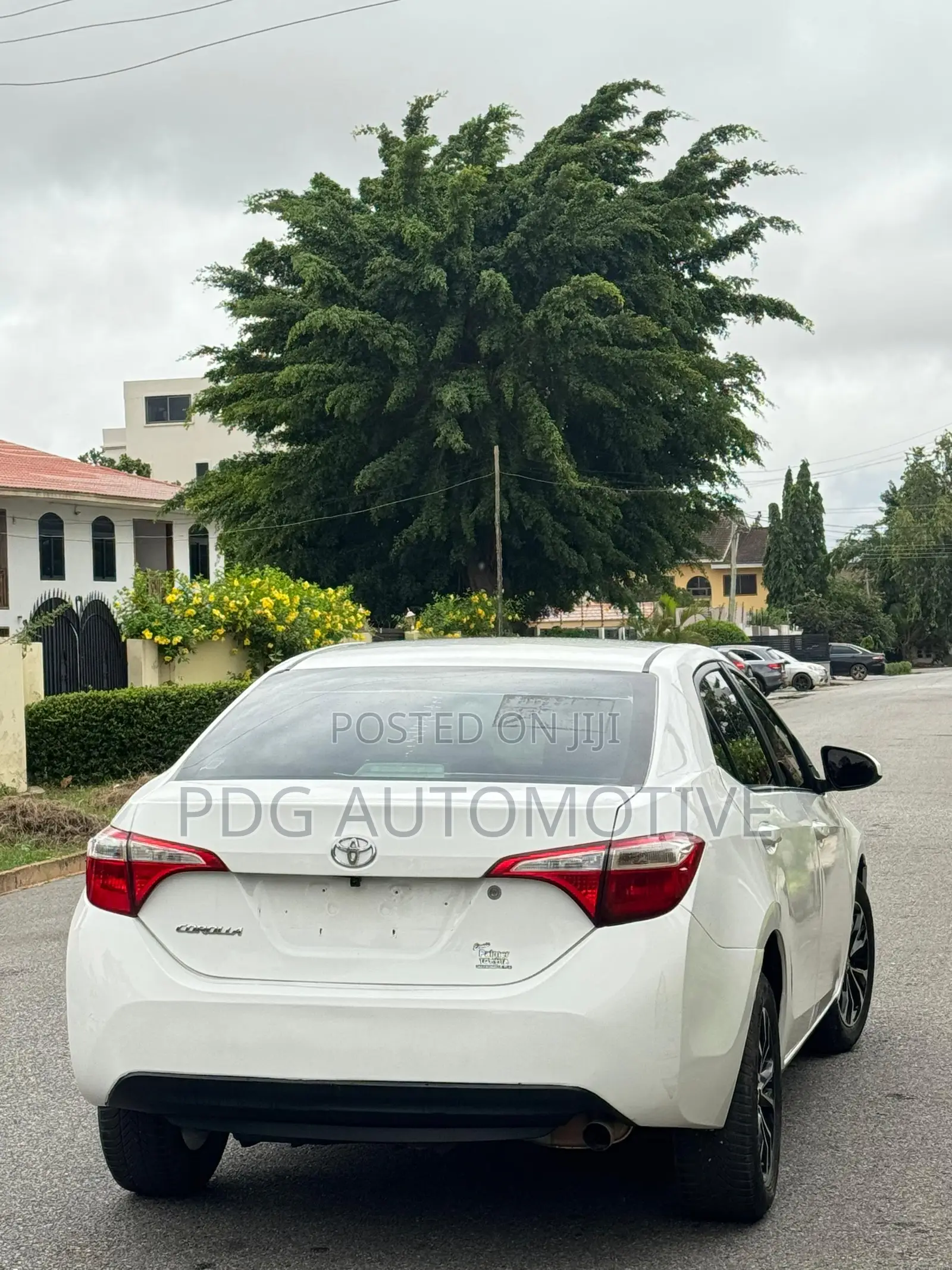 Toyota Corolla LE 4dr Sedan (1.8L 4cyl CVT) 2016 White