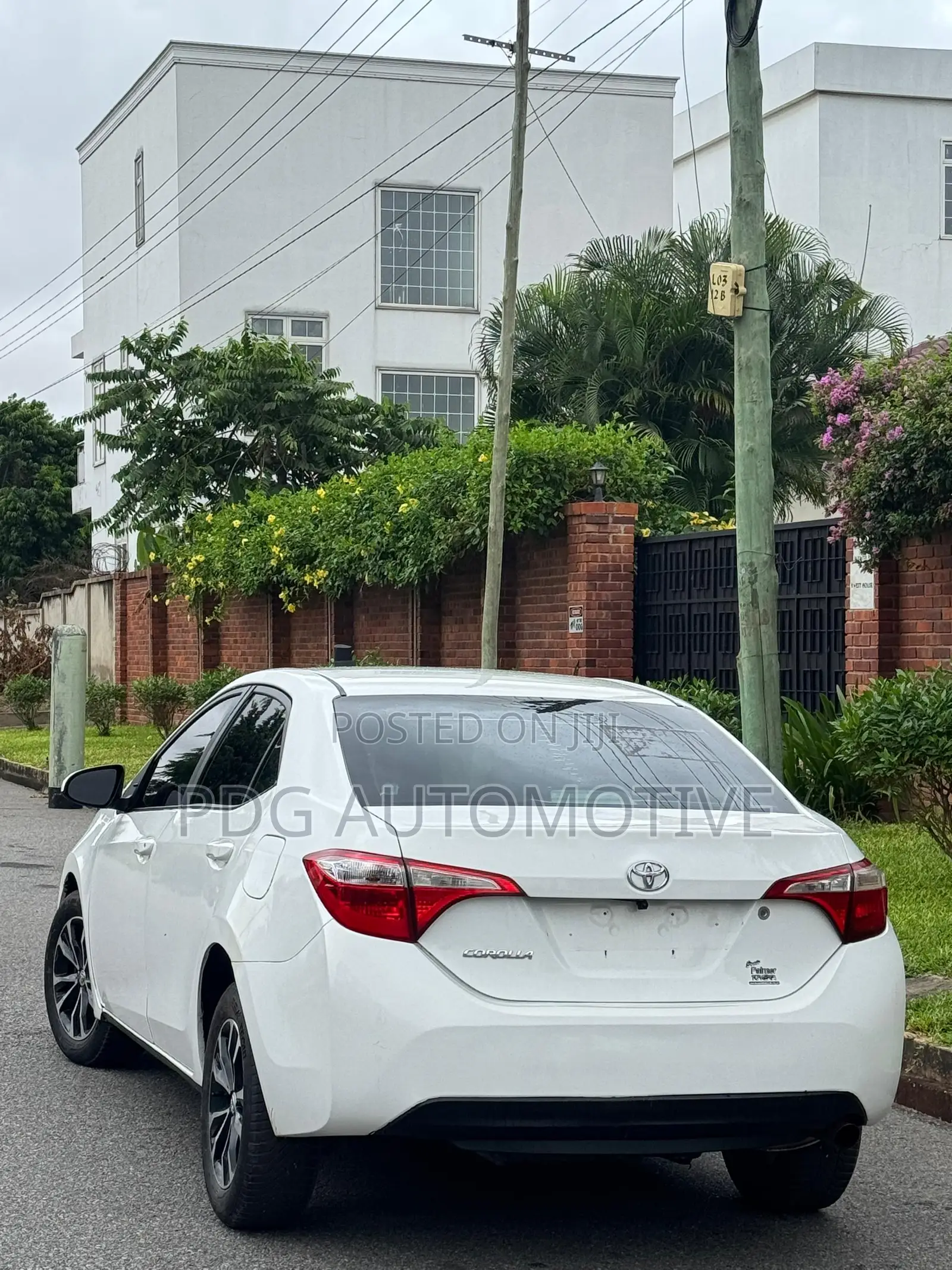 Toyota Corolla LE 4dr Sedan (1.8L 4cyl CVT) 2016 White