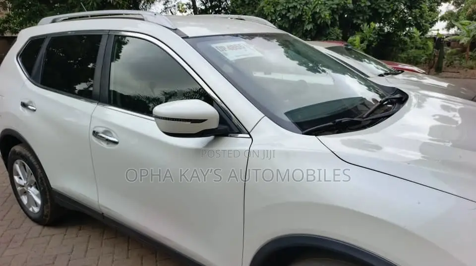 Nissan Rogue SV AWD 2016 White