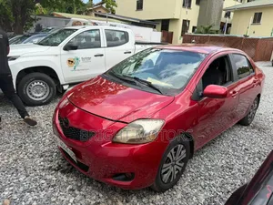 Toyota Yaris Base Sedan 4dr 2010 Red